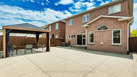 Photo 38 at 16 Venice Gate Drive, Vellore Village, Vaughan