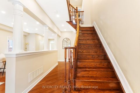 Photo 40 at 16 Venice Gate Drive, Vellore Village, Vaughan