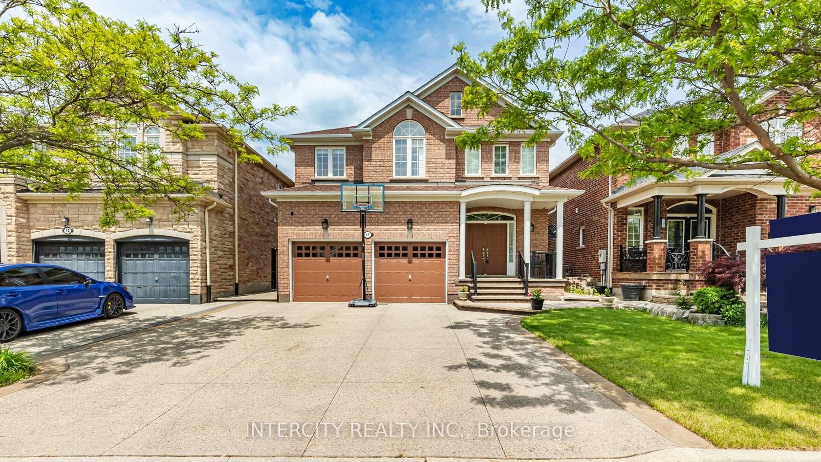 16 Venice Gate Drive, Vellore Village, Vaughan by Loree Meneguzzi Real Estate 16 Venice Gate Drive, Vellore Village, Vaughan