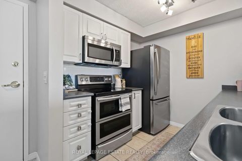 Photo 3 at 325 - 684 Warden Avenue, Birchmount, Toronto