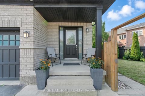 Photo 2 at 215 Canada Drive, Vellore Village, Vaughan