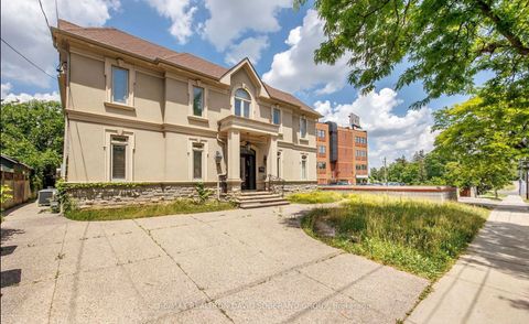 Photo 1 at 10 Bainbridge Avenue, Clanton Park, Toronto