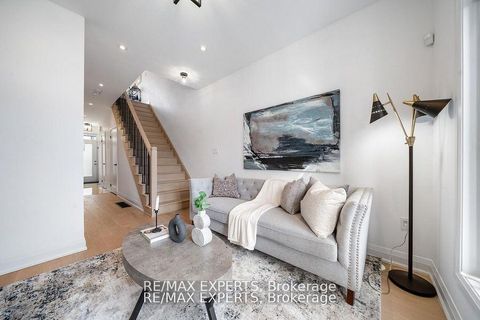 Photo 3 at 13 Shatner Turnabout Crescent, East Woodbridge, Vaughan