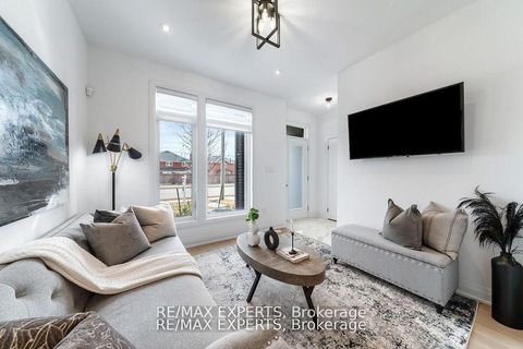 Photo 4 at 13 Shatner Turnabout Crescent, East Woodbridge, Vaughan