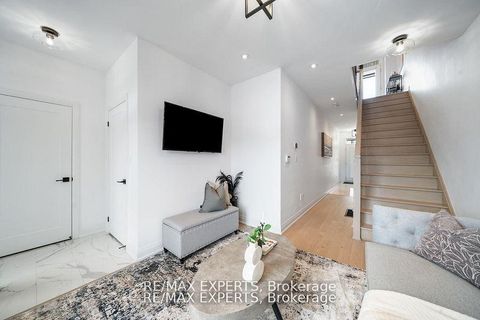 Photo 5 at 13 Shatner Turnabout Crescent, East Woodbridge, Vaughan