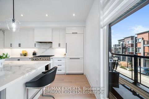Photo 16 at 13 Shatner Turnabout Crescent, East Woodbridge, Vaughan
