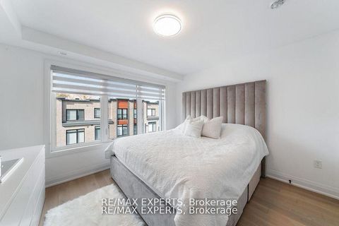 Photo 23 at 13 Shatner Turnabout Crescent, East Woodbridge, Vaughan