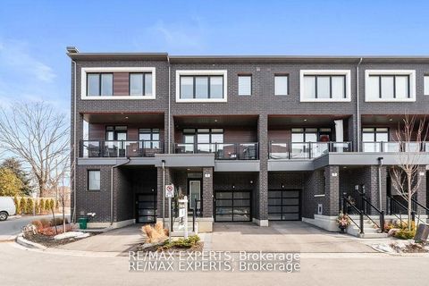 Photo 32 at 13 Shatner Turnabout Crescent, East Woodbridge, Vaughan
