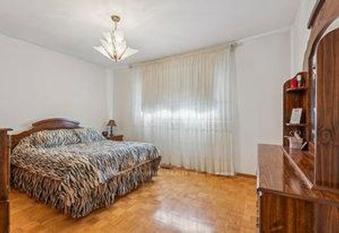 Photo 11 at 152 Weir Crescent, West Hill, Toronto
