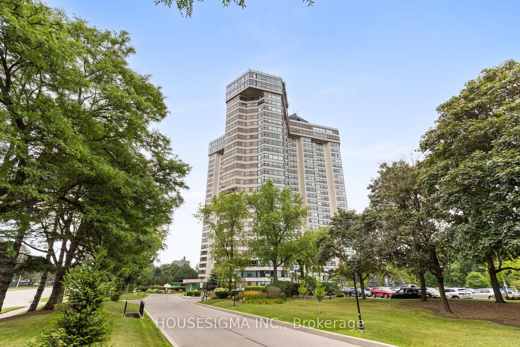 2010 - 1300 Bloor Street, Applewood, Mississauga 