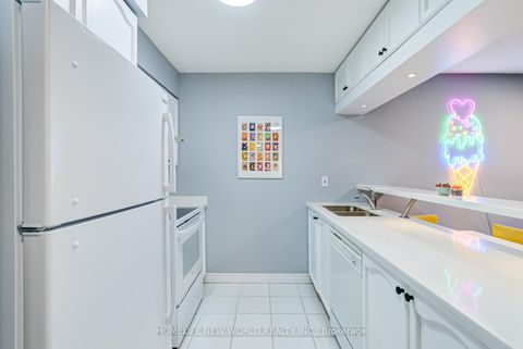 Photo 6 at 210 - 28 Empress Avenue, Willowdale East, Toronto