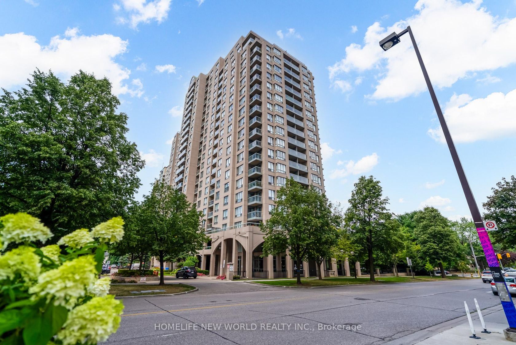 210 - 28 Empress Avenue, Willowdale East, Toronto 