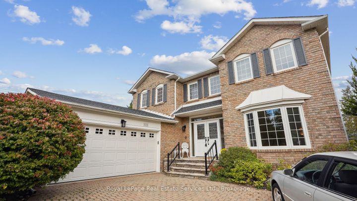 Photo 2 at 524 Chillingham Crescent, FD Ford, Oakville