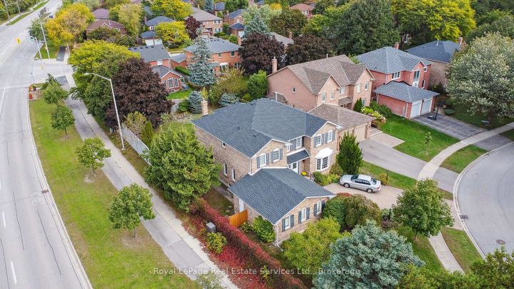 Photo 41 at 524 Chillingham Crescent, FD Ford, Oakville