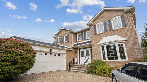 Photo 2 at 524 Chillingham Crescent, FD Ford, Oakville
