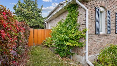 Photo 33 at 524 Chillingham Crescent, FD Ford, Oakville