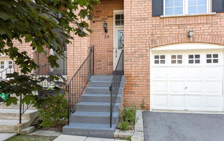 Photo 6 at 39 - 2 Clay Brick Court, Brampton North, Brampton