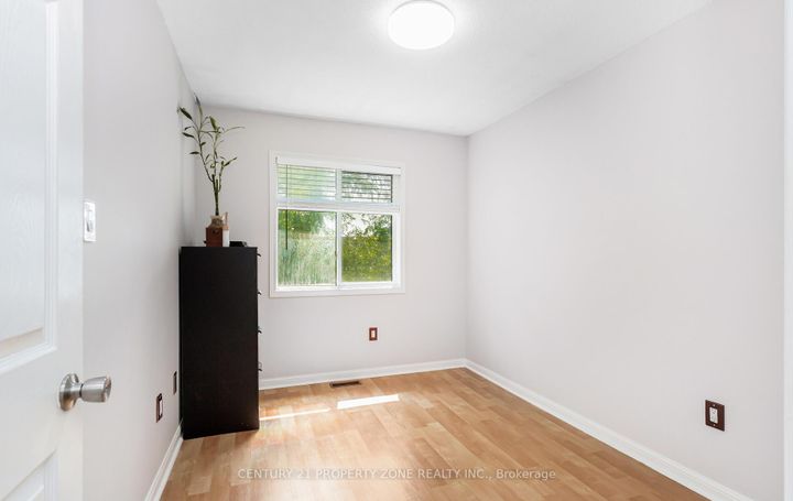 Photo 31 at 39 - 2 Clay Brick Court, Brampton North, Brampton
