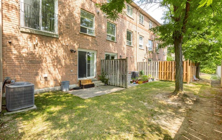 Photo 46 at 39 - 2 Clay Brick Court, Brampton North, Brampton