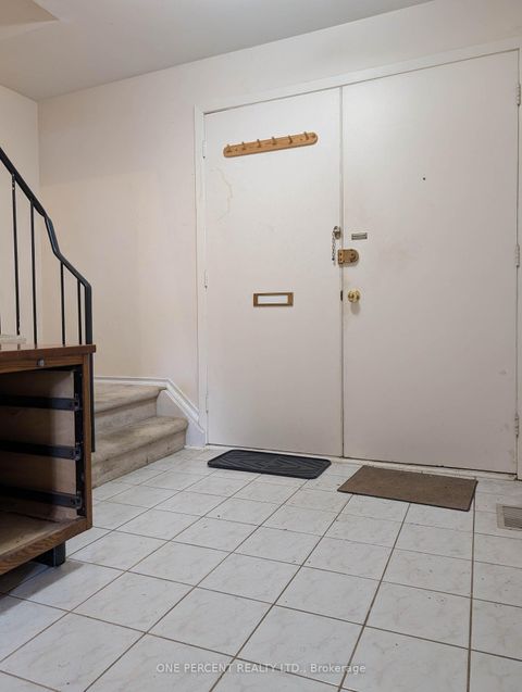 Photo 2 at 22 Gleneagle Crescent, Don Valley Village, Toronto