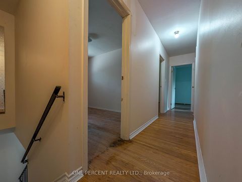 Photo 6 at 22 Gleneagle Crescent, Don Valley Village, Toronto