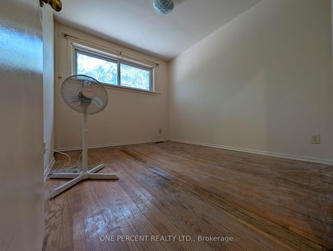 Photo 7 at 22 Gleneagle Crescent, Don Valley Village, Toronto