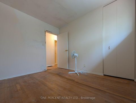 Photo 8 at 22 Gleneagle Crescent, Don Valley Village, Toronto
