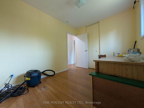 Photo 10 at 22 Gleneagle Crescent, Don Valley Village, Toronto