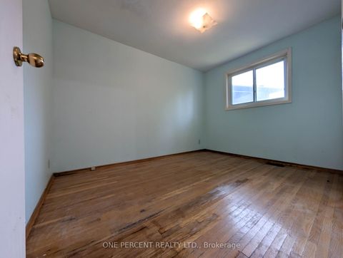 Photo 11 at 22 Gleneagle Crescent, Don Valley Village, Toronto
