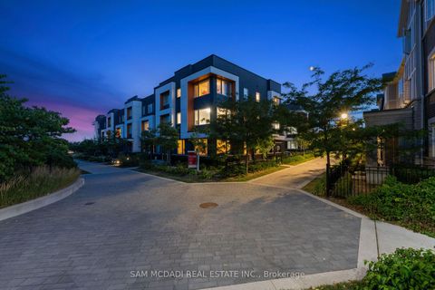 Photo 1 at 34 - 3006 Creekshore Common, GO Glenorchy, Oakville