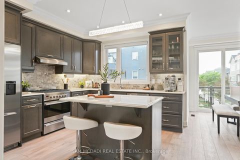 Photo 11 at 34 - 3006 Creekshore Common, GO Glenorchy, Oakville
