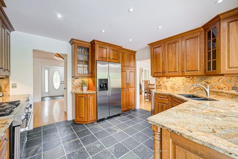 Photo 12 at 1337 Peartree Circle, GA Glen Abbey, Oakville