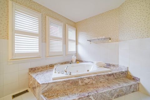 Photo 15 at 28 Bridgend Court S, Islington Woods, Vaughan