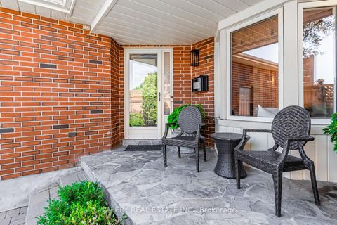 Photo 1 at 11 Belmont Crescent, Maple, Vaughan