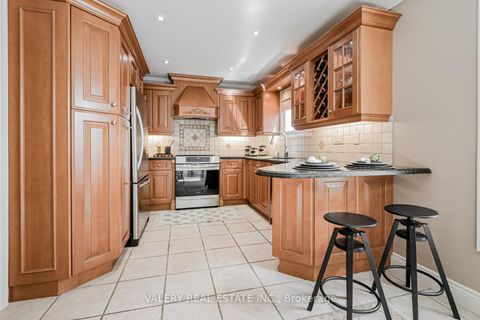 Photo 9 at 11 Belmont Crescent, Maple, Vaughan