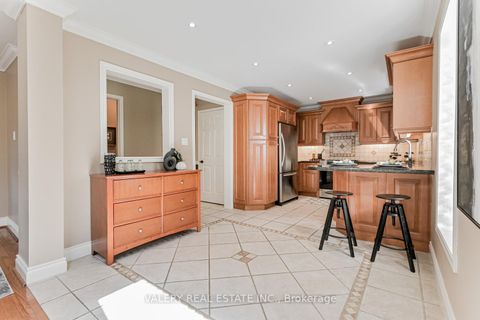 Photo 10 at 11 Belmont Crescent, Maple, Vaughan