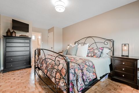 Photo 18 at 11 Belmont Crescent, Maple, Vaughan