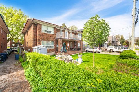 Photo 2 at 19 Roseland Drive, Alderwood, Toronto