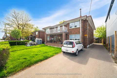 Photo 3 at 19 Roseland Drive, Alderwood, Toronto