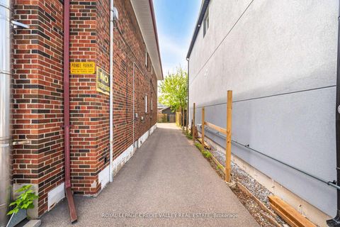 Photo 10 at 19 Roseland Drive, Alderwood, Toronto