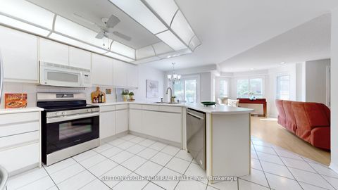 Photo 7 at 186 WESTHAMPTON Drive, Brownridge, Vaughan