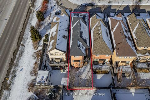 Photo 2 at 21 Robert Green Crescent, Patterson, Vaughan