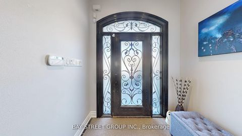 Photo 4 at 21 Robert Green Crescent, Patterson, Vaughan