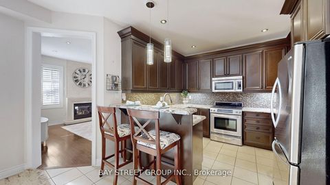 Photo 8 at 21 Robert Green Crescent, Patterson, Vaughan