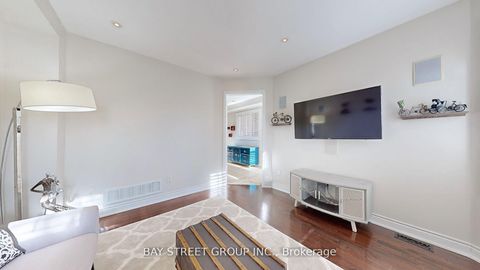 Photo 10 at 21 Robert Green Crescent, Patterson, Vaughan