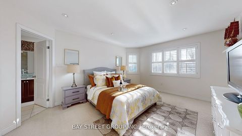 Photo 13 at 21 Robert Green Crescent, Patterson, Vaughan