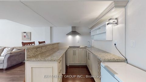 Photo 27 at 21 Robert Green Crescent, Patterson, Vaughan