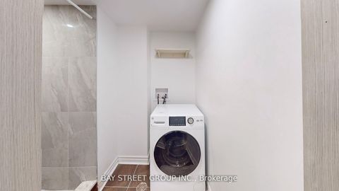 Photo 31 at 21 Robert Green Crescent, Patterson, Vaughan