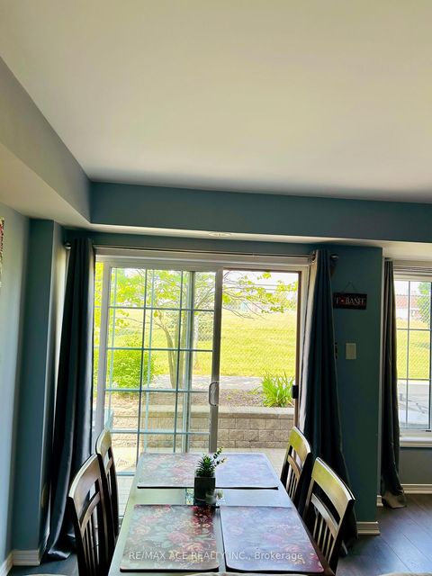 Photo 4 at 8 - 2441 Greenwich Drive, WM Westmount, Oakville