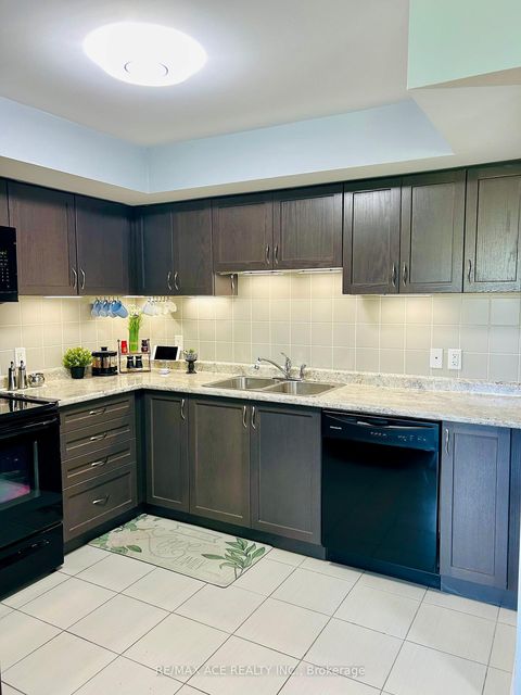 Photo 9 at 8 - 2441 Greenwich Drive, WM Westmount, Oakville